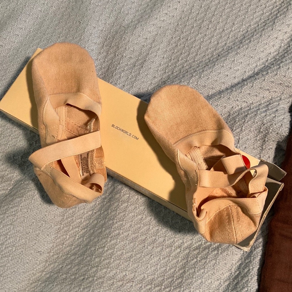 Bloch Kids Shoes in Tan